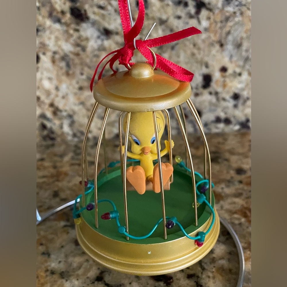 Hallmark Keepsake Ornament Tweety “Deck the Halls”
